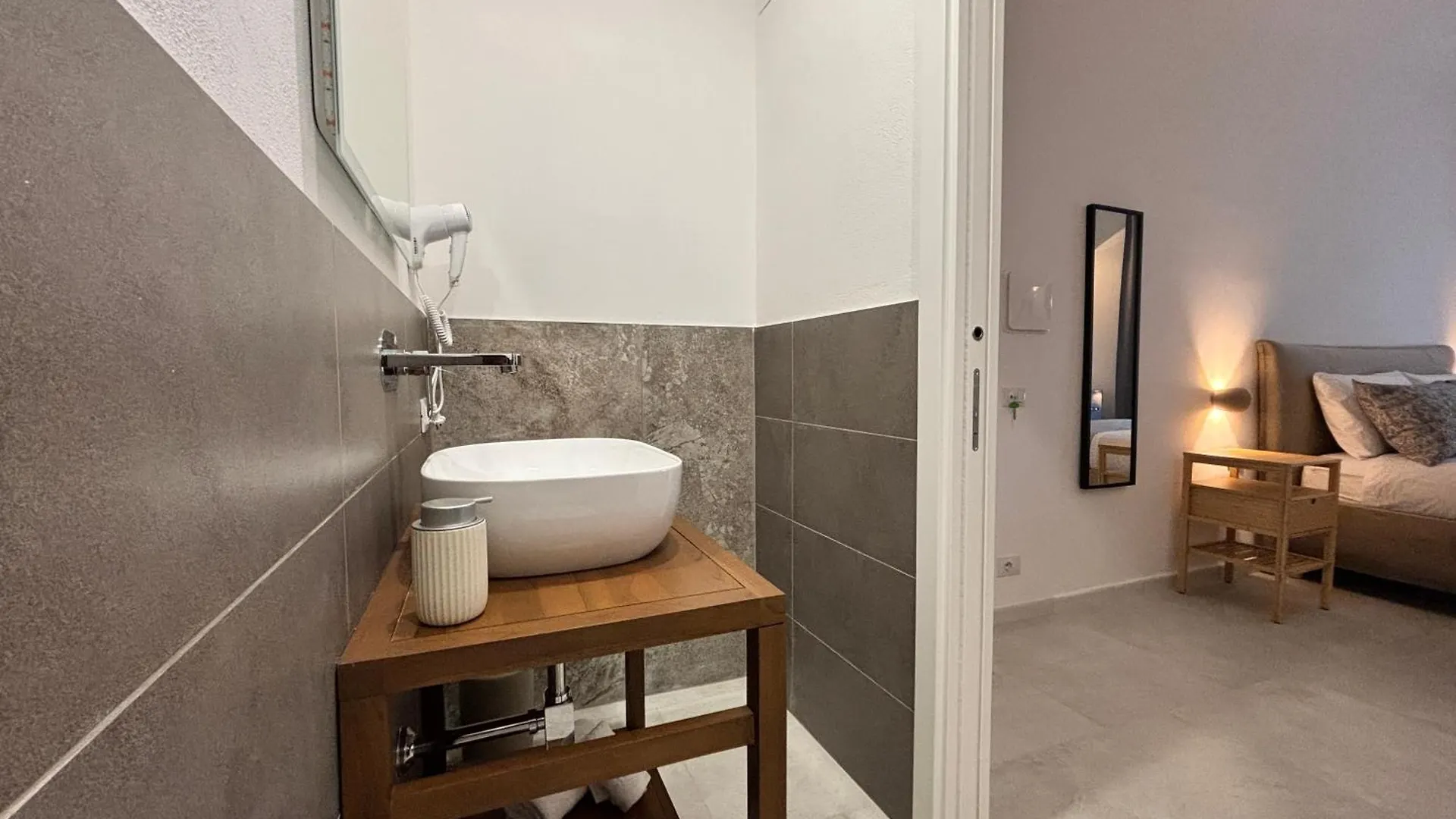 Historic Central Balcony Rooms & Apartment On Via Maqueda باليرمو