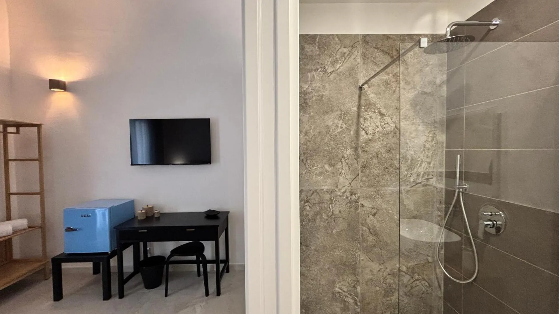 Historic Central Balcony Rooms & Apartment On Via Maqueda باليرمو منزل للإقامة