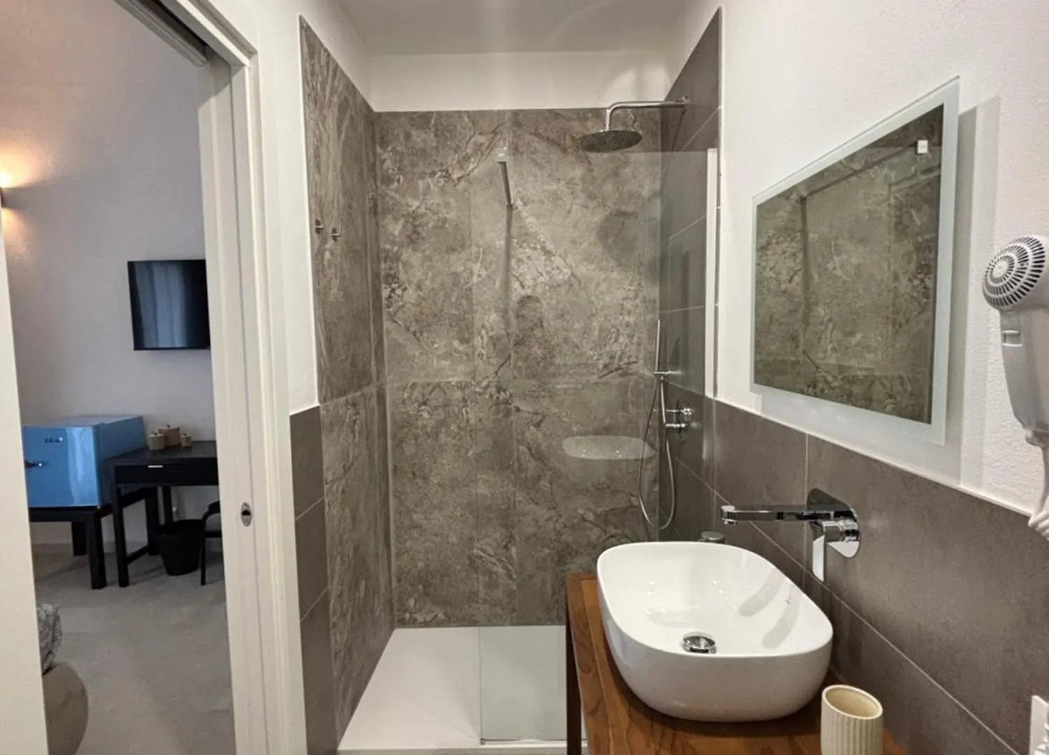 Historic Central Balcony Rooms & Apartment On Via Maqueda باليرمو منزل للإقامة