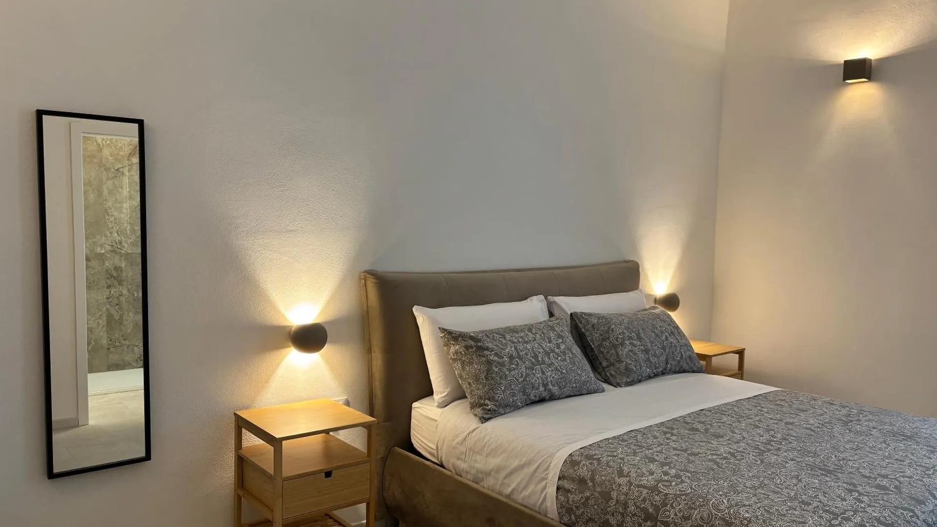 Historic Central Balcony Rooms & Apartment On Via Maqueda باليرمو إيطاليا