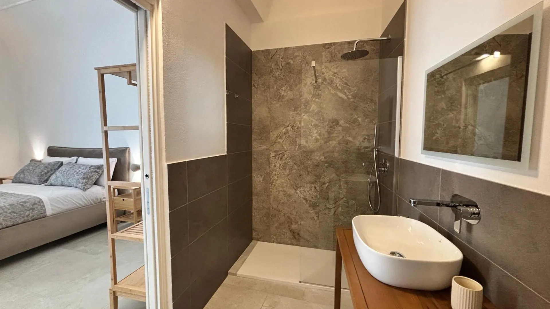 Historic Central Balcony Rooms & Apartment On Via Maqueda باليرمو 0*,  إيطاليا